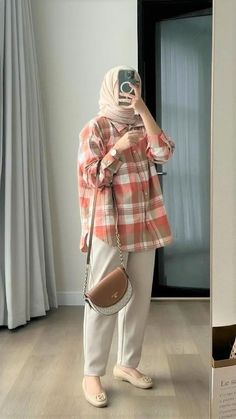 Stylish Outfits Casual, Simple Dress Casual, Estilo Hijab, Modest Casual Outfits, Muslim Outfits Casual, Look Formal, Hijabi Fashion Casual, Fashion Top Outfits, Modest Dresses Casual