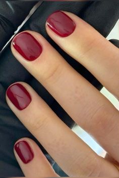 Short Dip Nails Fall, Sqovalnails Short, Art Eyeshadow, Chrome Nail Colors, Short Red Nails, Red Gel Nails, Evening Hairstyles, Chrome Nail, Christmas Gel Nails