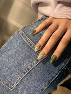 Ногти Green Nail Designs Almond, Current Nail Trends, Adorable Nails, Hawaii Nails, Coachella Makeup, Trendy Manicure, Bad Nails, Nail Art Acrylic, Aesthetic Nail