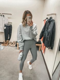 Gym Leggings Outfit Casual, Active Wear Outfits Winter, Gym Leggings Outfit, Comfy Outfits Winter, Cella Jane, Womens Active Wear Outfits, Neutral Outfits, Winter Dress Outfits