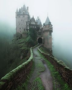 Eltz Castle in mist, perfect for Germany bucket list #FamilyAdventure #CastleTour Dream Places Aesthetic, Eltz Castle Germany, Old Castle Aesthetic, Fairytale Castle Aesthetic, Germany With Kids, Haunted House Pictures, Germany Bucket List