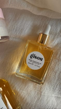 Gisou Products Aesthetic, Gisou Hair Oil Aesthetic, Gisou Hair Serum, Aesthetic Gisou, Gisou Products, Gisou Honey Infused Hair Perfume