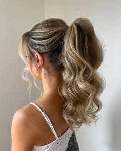 RACHEL JONES | Calgary Bridal Hair & Educator on Instagram: "POWER PONY 2024 INSPO 🫶🏻  This was a Big request last season not only for bridesmaids but also other stylists!   Truly one of my favorite styles to create for a gorgeous summer wedding   We were able to add lots of height AND a veil 😍  A fundamental with this styles is overall teasing… and I’m not necessarily referring to the pony 🫣  The W H O L E head will have texture, product and volume->   So it W I L L last all night long 🙌🏻  Would you wear this style to a wedding?" Bridesmaid Power Pony, Hairstyles Ponytail Wedding, Ponytail Bridal Hair With Veil, Low Pony Hairstyles Bridesmaid, Wedding Hairstyles Updo Ponytail, Bridesmaid Party Pony, Slick Back Pony Wedding Hair, Power Pony Wedding Hair, Bridal Power Pony