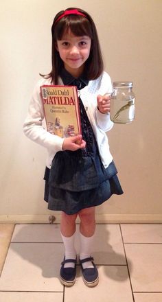 Strong girl Halloween costume ideas: Matilda by Roald Dahl Mary Poppins Kostüm, World Book Day Costume Ideas, World Book Day Costume, Matilda Costume, Character Dress Up