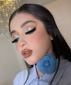 Outfits Color Azul, Aesthetic Blue Makeup Looks, Make Up Azul, Icy Blue Makeup, Makeup Azul, Makeup Trends 2024, Full Glam Blue Makeup, 2016 Makeup, Baby Shower Makeup Ideas