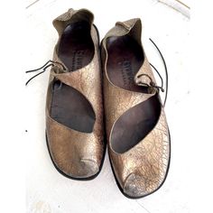 Amazing Shoes In Lightly Worn Condition - With No Flaws Or Issues! The Leather Is A Distressed, Or Crackled, Metallic Antique Gold, Or Bronze. Cydwoq Shoes, Metallic Leather, Flat Shoes Women, Antique Gold, Mary Janes, Loafer Flats, Loafers, Women Shoes, Leather