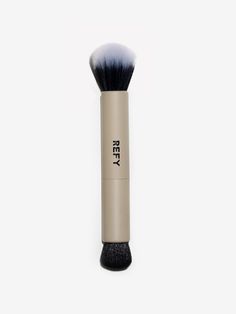 REFY's Duo Brush is made from synthetic vegan fibres. It has been designed for perfect application when using our Cream Bronzer and Cream Blush. The bronzer brush is Stippling Brush, Cream Bronzer, Bronzer Brush, Makeup Brush Cleaner, Makeup Needs, Summer Skin, Makeup Items, Cream Blush, Face Brush