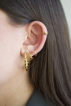 You'll want to sweep your hair high and let your cartilage show with our snake hoop earring.  Material: 316L Surgical steel OR 316L Surgical steel + quality PVD tarnish-resistant plating Gauge: 16g (1.2 mm) Size (length/diameter): 8mm (standard size) OR Size (length/diameter): 10mm  Most suitable for: Cartilage, daith, rook, nose hoop, septum, earlobe  How to put on/remove: Hinged clicker hoop, making it easy to take on and off ** This item is final sale due to hygienic purposes we cannot accept Trendy Hypoallergenic Hoop Ear Cuff, Trendy Hoop Ear Cuff With Piercing, Spiral Ear Cuff, Internally Threaded Hoop Huggie Earrings, Helix Hoop Earring, Helix Earrings Hoop, Hoop Septum, Helix Hoop, Cartilage Earrings Hoop