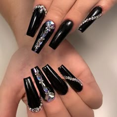 Gothic Glam Nails, Long Acrylic Nails Coffin Black, Black Acrylic Nails With Design, Black Nails With Silver Design, Stylish Nails Black, Black And Silver Nail Art, Black Silver Nails, Long Black Nails