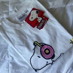 134-140cm Uk , 10/11y New With Tags Snoopy Merch, Sadies Ideas, Peanuts Shirts, Snoopy Stuff, Snoopy Shirt, Vintage Snoopy, Snoopy T Shirt, Blue Crewneck, Retro Cartoons