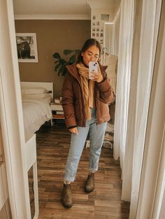 Blundstone Granola Outfit, Cute Blundstone Outfits, How To Style Chelsea Boots With Jeans, Style Blundstone Boots, Styling Blundstones, Blundstone 585 Outfit, Jeans With Blundstone Boots