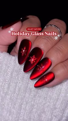 #cateyeeffect  📹: nailartbyjen (instagram) Red Cats Eye Christmas Nails, Cat Eye Nails Holiday, Cat Eyes Christmas Nails, Red Cat Eye Nails Design Christmas, Cat Eye Nail Christmas, Christmas Nails Red Cat Eye, Holiday Glass Nails, Holiday Nails Cat Eye, Christmas Glass Nails