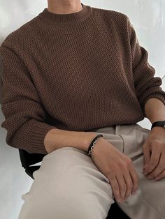 Café integral Casual Collar Manga hasta la Muñeca Lana Peinada Liso Pullovers Embellished Elástico Alto Outfits For Cold Weather Men, Cottagecore Style Men, Male Clothing Asthetics, Plain Outfits Men, Tall Fashion Men, Church Clothes Men, Soft Autumn Outfits Men, Beige Sweater Outfit Men, Outfits For Men Aesthetic