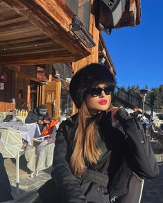 Snow Baddie, Winter Fits Aesthetic, Girls Ski Trip, Ski Girls, Colorado Fashion, Winter Vacation Outfits, Ski Trip Outfit, Cold Weather Outfits Winter, Winter Trip