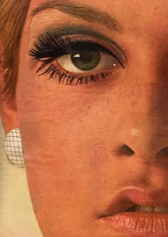 Twiggy Lawson, 1960s Makeup, Twiggy Makeup, Vintage Makeup Looks, 60s Makeup, 70s Makeup, 60s Hair, Retro Makeup