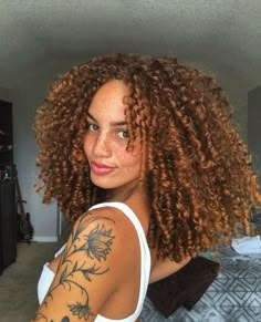 Honey Brown Hair, Blonde Curly Hair, Hair Girls, Colored Curly Hair, Curly Hair Inspiration, Curly Girl Hairstyles