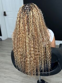 Deep Wave - Fula Beauty Colorful Braids, Jamaica Trip, Blonde Natural Hair, Blonde Natural, Braiding Styles, Bohemian Braids, Messy Braids, African Hair Braiding Styles, African Hair