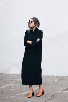 Turn It Around Black Outfit Woman, Fashion Me Now, Minimalist Moda, Minimal Outfit, Minimalist Wardrobe, Fashion Mode, Black Outfit, Wearing Black, Get Dressed