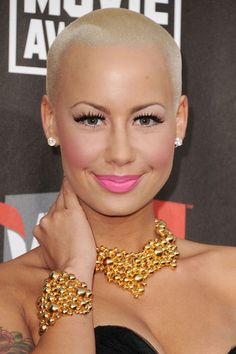 Amber Rose Hair, Money Pics, Blonde Natural Hair, Short Celebrities, Celebrity Short Hair, Diy Hair Mask For Dry Hair, Avocado Hair Mask, Blonde Natural