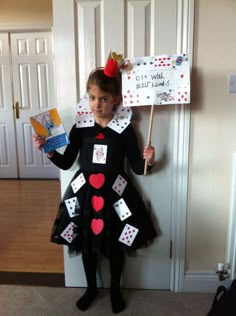 Costumes You Can Make At Home, Easy Book Week Costumes, Book Week Costumes, Queen Of Hearts Dress, Teen Halloween Party, Book Characters Dress Up, 3 People Costumes, World Book Day Ideas, Dress Up Ideas