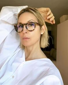 Birkin Mom Aesthetic, Kelly Rutherford Style, Lily Van Der Woodsen, Short Hair Glasses, Birkin Mom, Glasses Inspiration, Chic Glasses, Mom Aesthetic, Kelly Rutherford