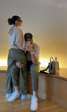 A cute couple pose Matching Fits, Couple Matching Outfits, Couple Fits, Cute Couple Outfits, Couple Style, Pose Fotografi, Black Love Couples, Couple Pose, Cute Relationship Photos