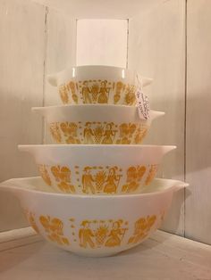 Beautiful 4 bowl Cinderella set of Pyrex Butterprint- Pumpkin. Free shipping, packed with care. Pyrex Butterprint, Vintage Pyrex, Pyrex Vintage, Future Life, Pyrex, Casserole Dishes, Kitsch, Cinderella, Future Home