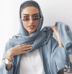 Saudi Arabia Women, Dubai Fashionista, Arabian Clothing, Beauty Quotes For Women, Iranian Fashion, Arabian Women, Beauty Hairstyles, Arabian Beauty Women, Arab Beauty