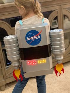 Diy Astronaut Costume, Diy Astronaut, Astronaut Diy, Astronaut Halloween Costume, Kids Astronaut Costume, Astronaut Halloween, Space Costumes, Astronaut Costume, Silver Spray Paint