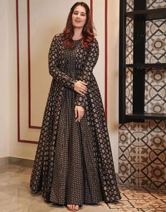 Heavy Designer Party Wear Readymade Gown Black Muslin Shrug Gown Front View Daytime Glam, Beautiful Frocks, Gown With Jacket, Function Dresses, Long Frock Designs, Long Gown Design, Cotton Gowns, Frock Fashion, Gaun Fashion