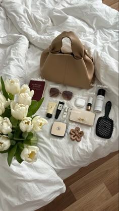 What's in my bag? Polene Numero Neuf Everyday Bag Essentials, What's In My Purse, Inside My Bag, Purse Essentials, Girls Tote, Handbag Essentials, What's In My Bag, Classy Aesthetic