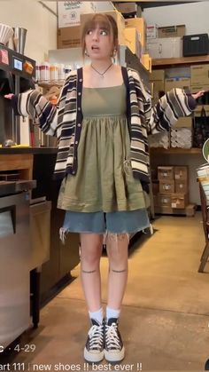 Baker Aesthetic Outfit, Starbucks Work Outfit, Cafe Barista Outfit, Barista Outfit Ideas, Bartender Outfit Female Casual, Cute Barista Outfit, Starbucks Barista Outfit, Barista Outfit Aesthetic, Barista Fits