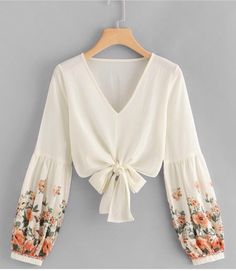 Hem Blouse, Outfit Jeans, Floral Print Blouses, Girls Fashion Clothes, Teen Fashion Outfits, Fashion Clothes