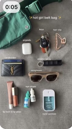 In My Bag Aesthetic, My Bag Aesthetic, Summer Bag Essentials, Everyday Bag Essentials, Uni Bag, What's In My Purse, Gym Bag Essentials, Aesthetic Bag, Green Lululemon