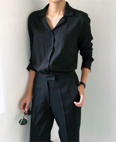 all black outfit Feminine Tomboy, Minimalist Moda, Minimalistic Outfits, Kendall Jenner Outfits, Looks Black, Outfits Fall, Business Outfit, Looks Style