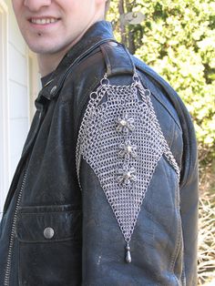 Shirt Jewelry, Medieval Accessories, Medieval Fair, Gothic Jackets, Unique Clothes, Medieval Clothes, Unique People, Moon T Shirt, Chain Maille Jewelry