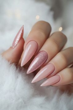 Pink Christmas Nail, Pink Christmas Nails, Champagne Nails, Holiday Manicure, Classy Minimalist, Christmas Nail Ideas, Holiday Nail Designs, Cute Christmas Nails, Pink Nail Art