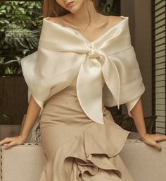 Modern Filipiniana Outfit Classy Dress, Filipiñana Dress Modern Wedding, Alampay Filipiniana Outfit, Filipino Style Fashion, Classy Filipiniana, Filipiniana Aesthetic, Filipiñana Modern, Modernized Filipiniana, Oath Taking Outfit