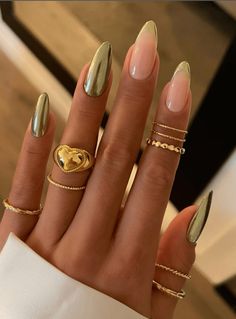 Browse the most gorgeous chrome nails, glazed donut nails & nude glazed nails for your next big event. Glazed nails are perfect for a wedding or prom nail look! Nagellack Trends, November Nails, Smink Inspiration, Summery Nails, Work Nails, Makijaż Smokey Eye