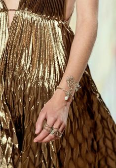 Dior Gold, Elie Saab Spring, Dior Jewelry, Special Clothes, Couture Jewelry, Metallic Dress, Gold Fashion, Couture Collection, Beauty Accessories