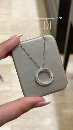 Diamond Pendants Designs, Fancy Jewellery Designs, Expensive Jewelry Luxury, Luxe Jewelry, Nail Jewelry, Jewelry Accessories Ideas, Jewelry Fashion Trends, Girly Accessories