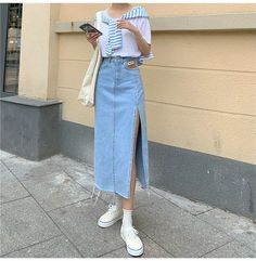 Moda Ulzzang, Maxi Jean Skirt, Denim Skirt Fashion, Long Skirt Summer, Vintage Maxi Skirt, Denim Skirt Outfits, Long Denim Skirt