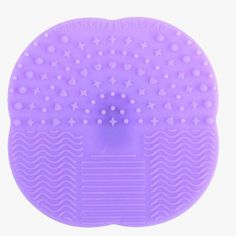 Description:Imagine all the bacteria and buildup your makeup brushes can accumulate - imagine having that come in contact with your face! Use these Mat Brush Cleaner Pads to give your brushes a thorough cleanse before applying your makeup. One small and easy step to ensuring you have a fresh face is to let the grooves of this mat take out all the dirt on your brushes! This is also perfect for maintaining your brushes quality. Beauty Bloggers and Makeup Experts love this Mat Brush Cleaner Pad! OU Mat Foundation, It Cosmetics Foundation, Silicone Makeup, Cosmetic Brush, Makeup Brush Cleaner, Brush Cleaning, How To Clean Makeup Brushes, Hand Tool, It Cosmetics Brushes