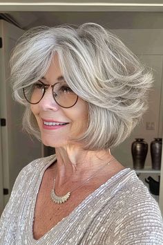 Trending Haircuts For Women, Wedge Hairstyles, Feather Diy, Wavy Lob, Blow Dry Hair, Haircut Short, Short Grey Hair, Trending Haircuts