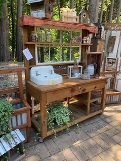 an old fashioned sink is on display outside