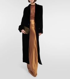 Черное бархатное пальто с поясом - Saint Laurent | Митереза Black Velvet Coat, Ysl Fashion, Satin Slip Skirt, Rib Knit Top, Velvet Coat, Eve Outfit, Event Outfit, Fashionista Clothes, Couture Runway