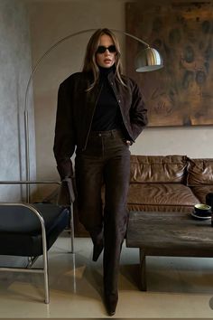 Cozy Inspiration, Creating Outfits, Chic Outfits Classy, Leather Jacket Outfit, Outfit Inspo Spring, Feminine Outfits, Work Fits, Outfit Work, Outfits Classy