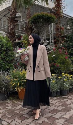 Modest Outfits With Blazers, Elegant Classy Hijab Outfits, Blazer Muslimah Outfit, Blazer With Dress Hijab, Hijab Corporate Outfit, Ootd Blazer Casual, Office Hijab Style, Abaya With Blazer, Blazer Outfits Casual Hijab