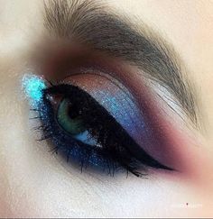 Blue Eye Shadow, Makeup Things, Heavy Makeup, Makeup To Try, Face Nails, Makijaż Smokey Eye, Eye Makeup Looks, Cool Makeup