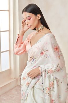 Buy LASHKARAA White Satin Georgette Floral Printed Saree With Plain Blouse Set Online | Aza Fashions Reception Outfit, Peach Saree, Wedding Party Wear, Peach Blouse, Stylish Photo Pose, Organza Dress, Blouse Models, Plain Blouse